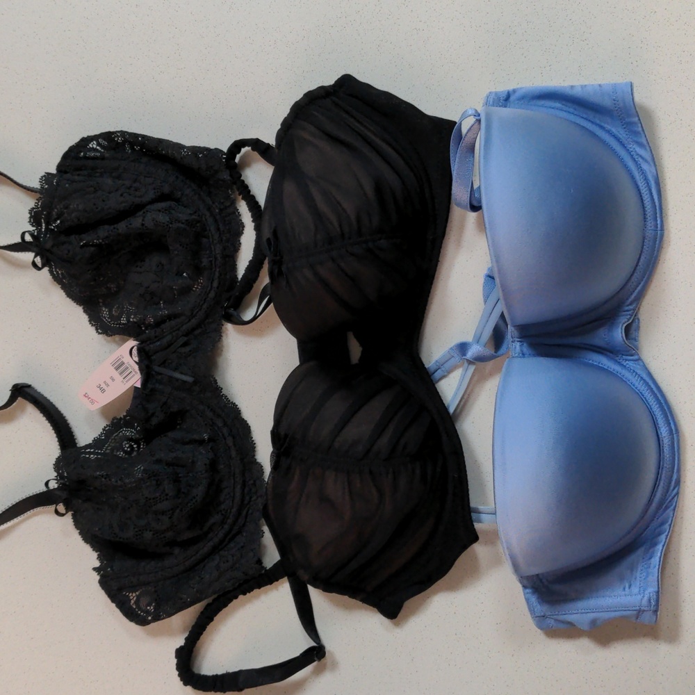 3 Victorias Secret bras, NWT & excellent used cndtion. Unlined, strapless, VSexy